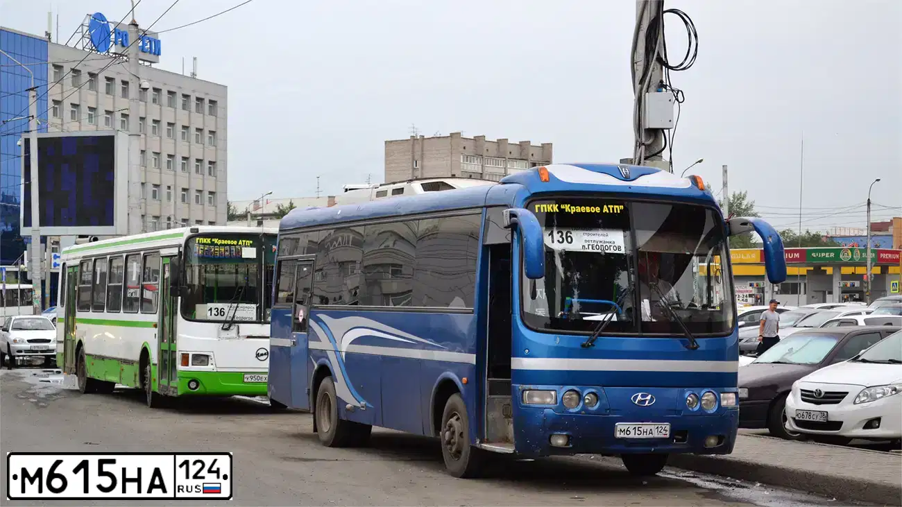 Фото автомобиля HYUNDAI AERO, 1999 — госномер М615НА124. Цвет: синий