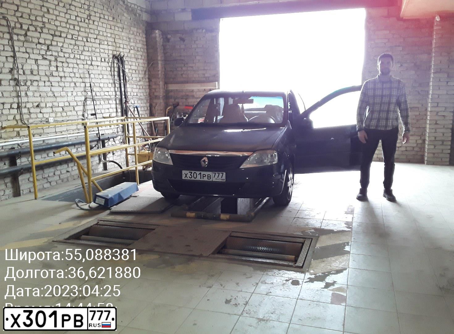 Фото автомобиля RENAULT LOGAN, 2009 — госномер С331ВВ40. Цвет: ТЕМНО-СЕРЫЙ