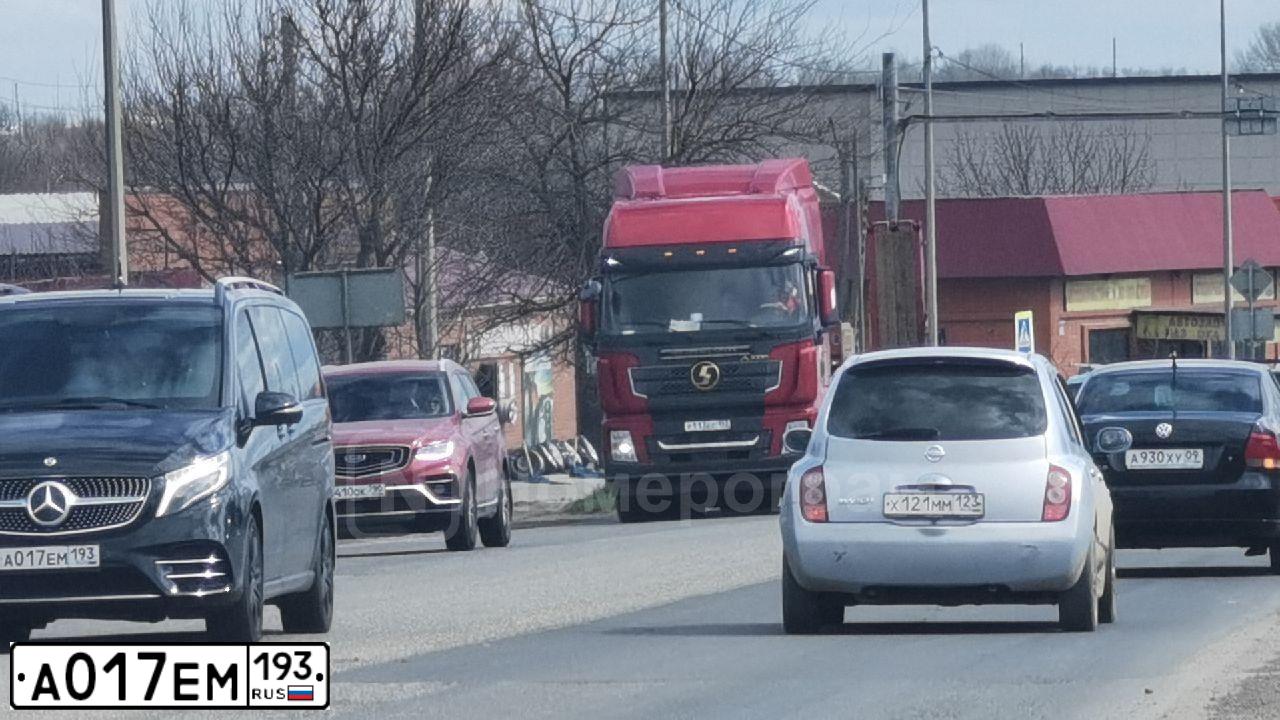 Фото автомобиля MERCEDES-BENZ V-CLASS, 2019 — госномер Н909СА82. Цвет: ЧЕРНЫЙ