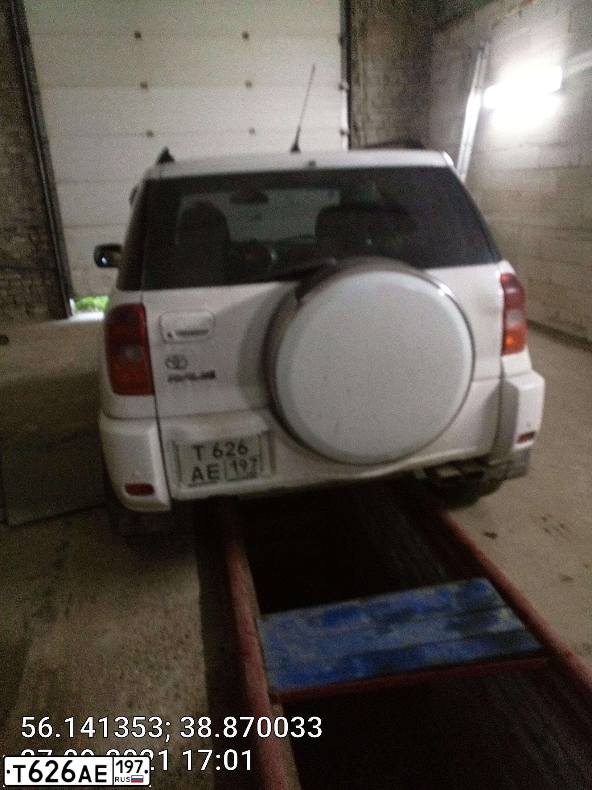 Фото автомобиля TOYOTA RAV4, 2002 — госномер Т626АЕ197. Цвет: БЕЛЫЙ