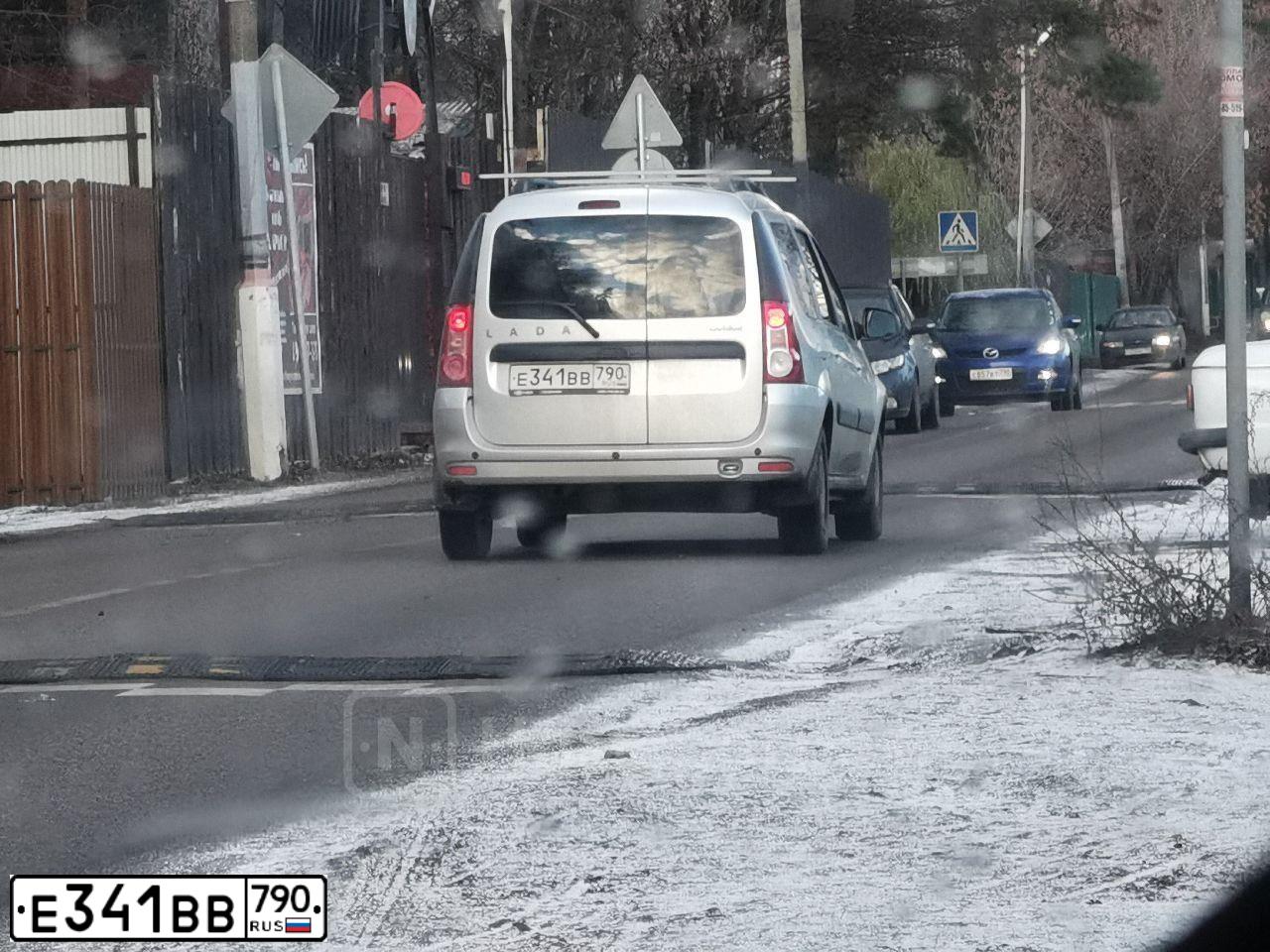 Фото автомобиля LADA LARGUS, 2020 — госномер Е341ВВ790. Цвет: СЕРЫЙ