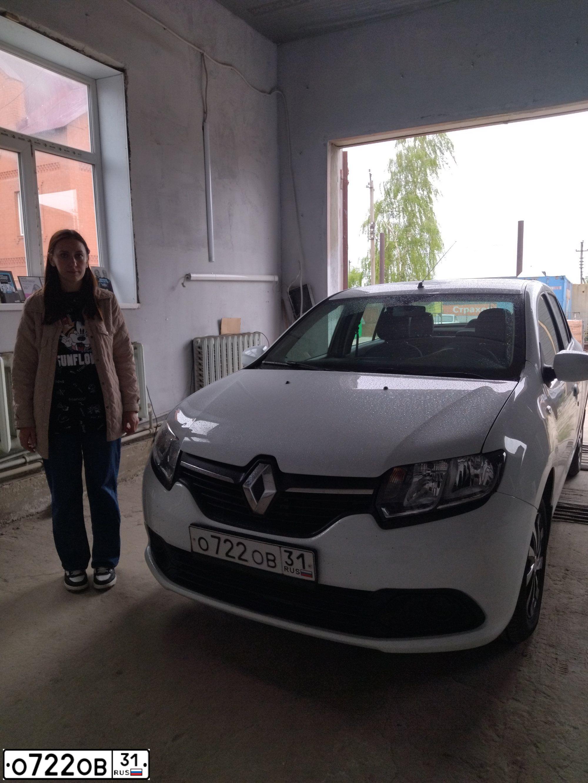 Фото автомобиля RENAULT LOGAN, 2018 — госномер О722ОВ31. Цвет: Белый