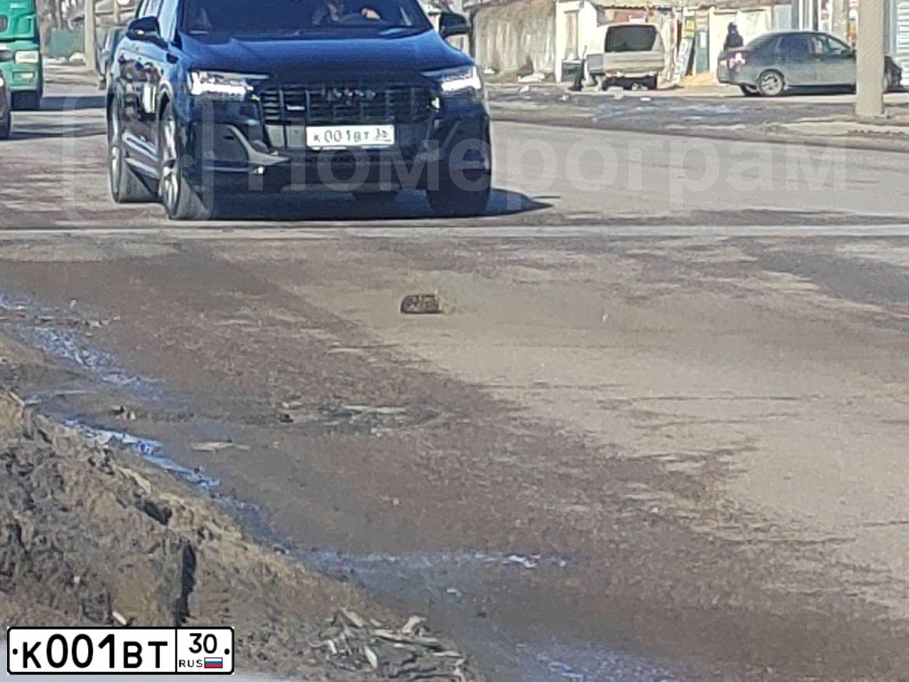 Фото автомобиля TOYOTA CAMRY, 2011 — госномер К001ВТ30. Цвет: ЧЕРНЫЙ