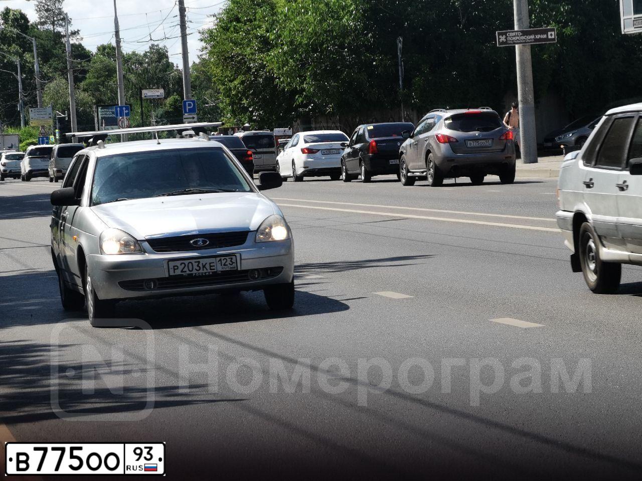 Фото автомобиля NISSAN MURANO, 2004 — госномер В775ОО93. Цвет: серебристый