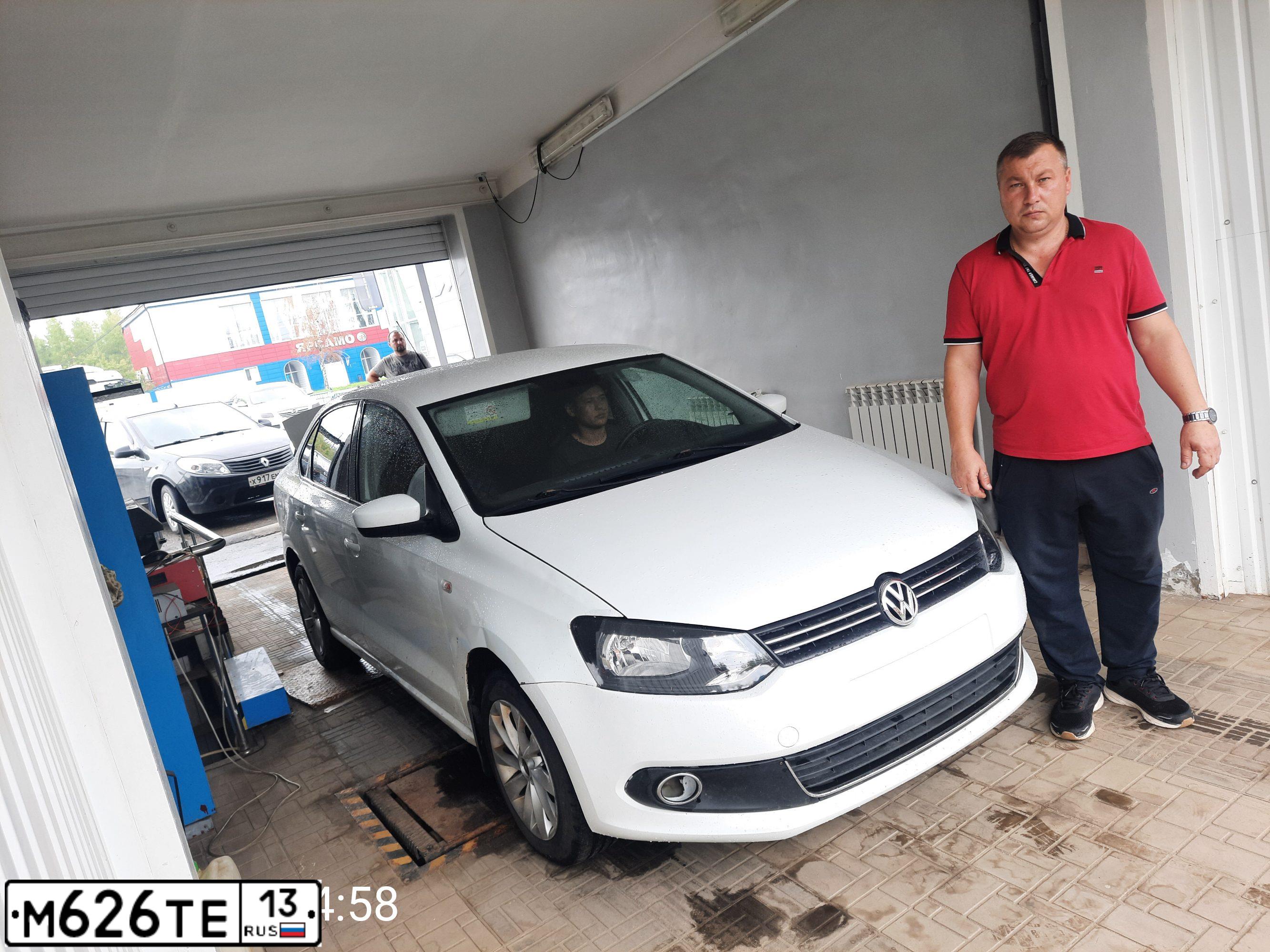 Фото автомобиля VOLKSWAGEN POLO, 2012 — госномер М626ТЕ13. Цвет: Белый