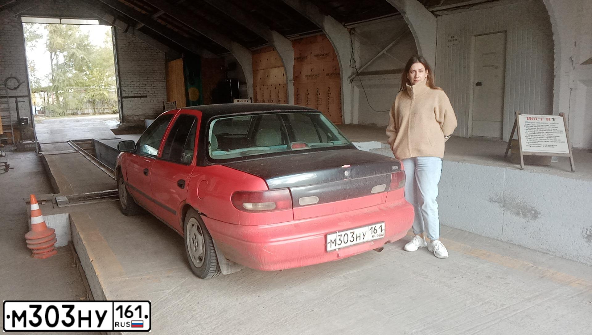 Фото автомобиля KIA SEPHIA, 1997 — госномер М303НУ161. Цвет: КРАСНЫЙ