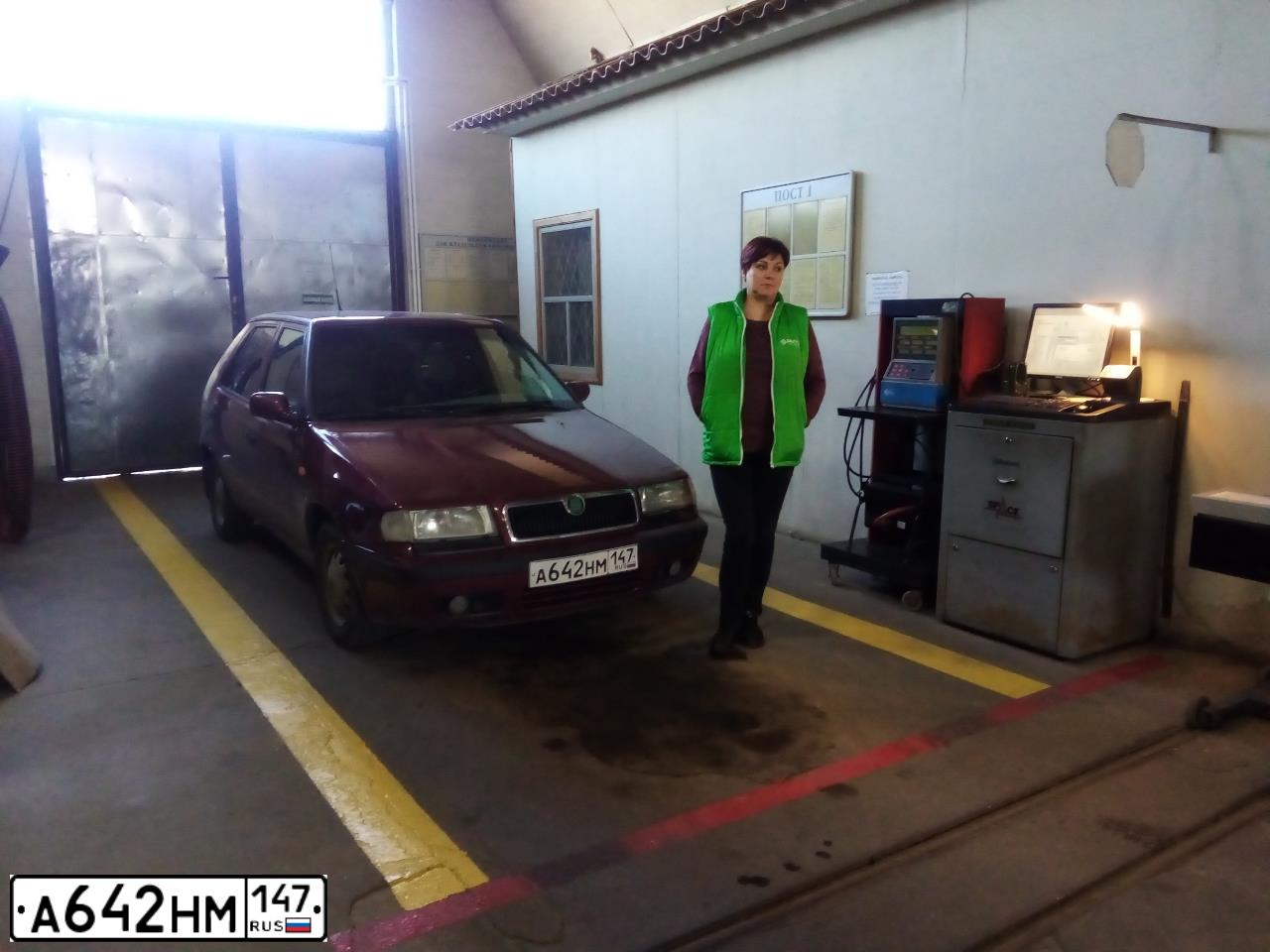 Фото автомобиля SKODA FELICIA, 1998 — госномер С857РТ50. Цвет: ВИШНЕВЫЙ