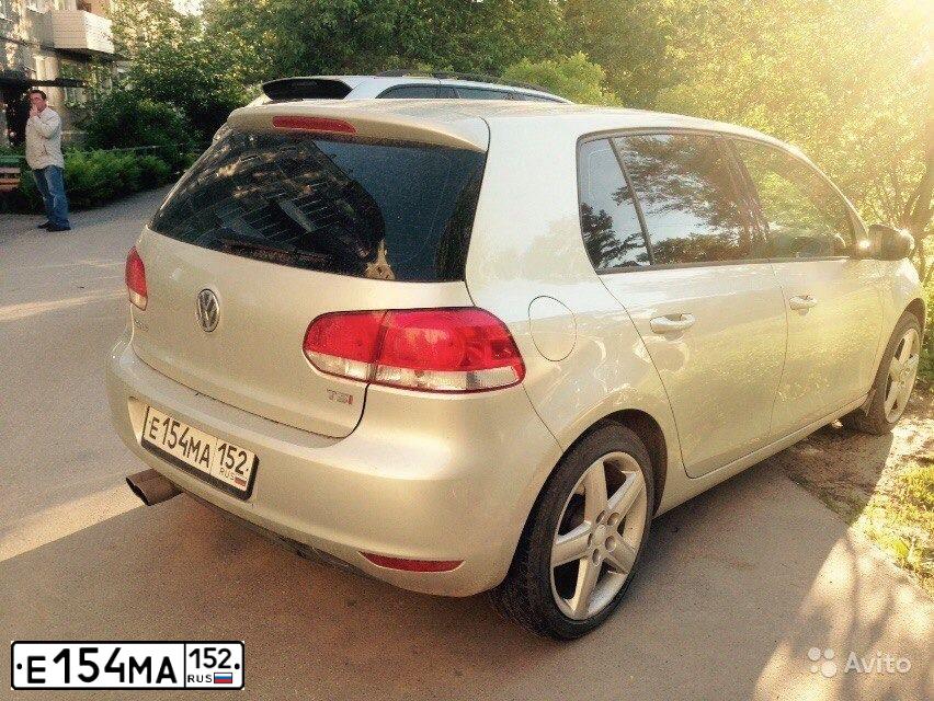 Фото автомобиля VOLKSWAGEN GOLF, 2011 — госномер Е154МА152. Цвет: Серебристый