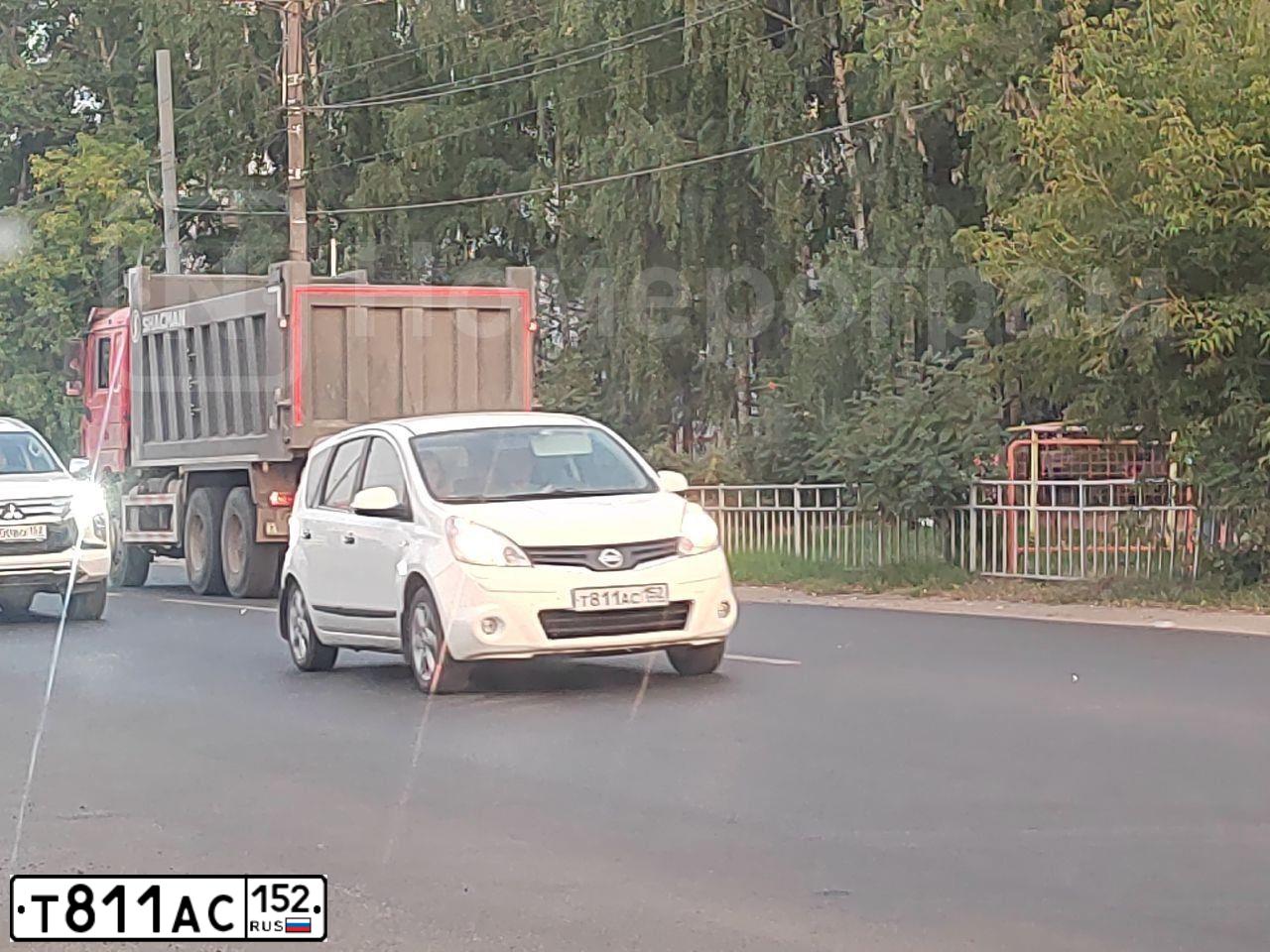 Фото автомобиля NISSAN NOTE, 2011 — госномер Т811АС152. Цвет: Белый