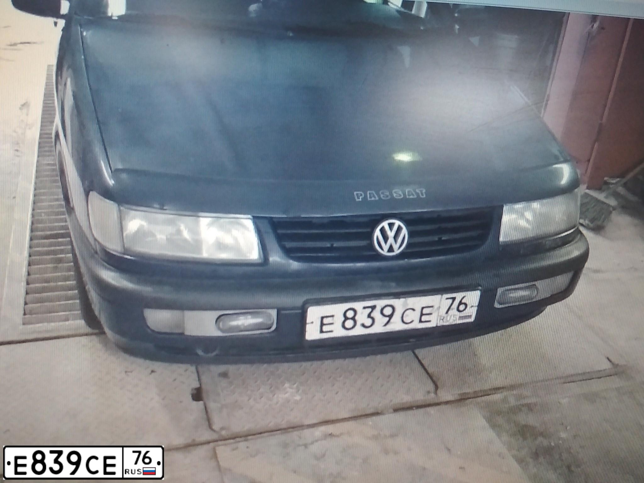 Фото автомобиля VOLKSWAGEN PASSAT, 1994 — госномер Е839СЕ76. Цвет: СИНИЙ