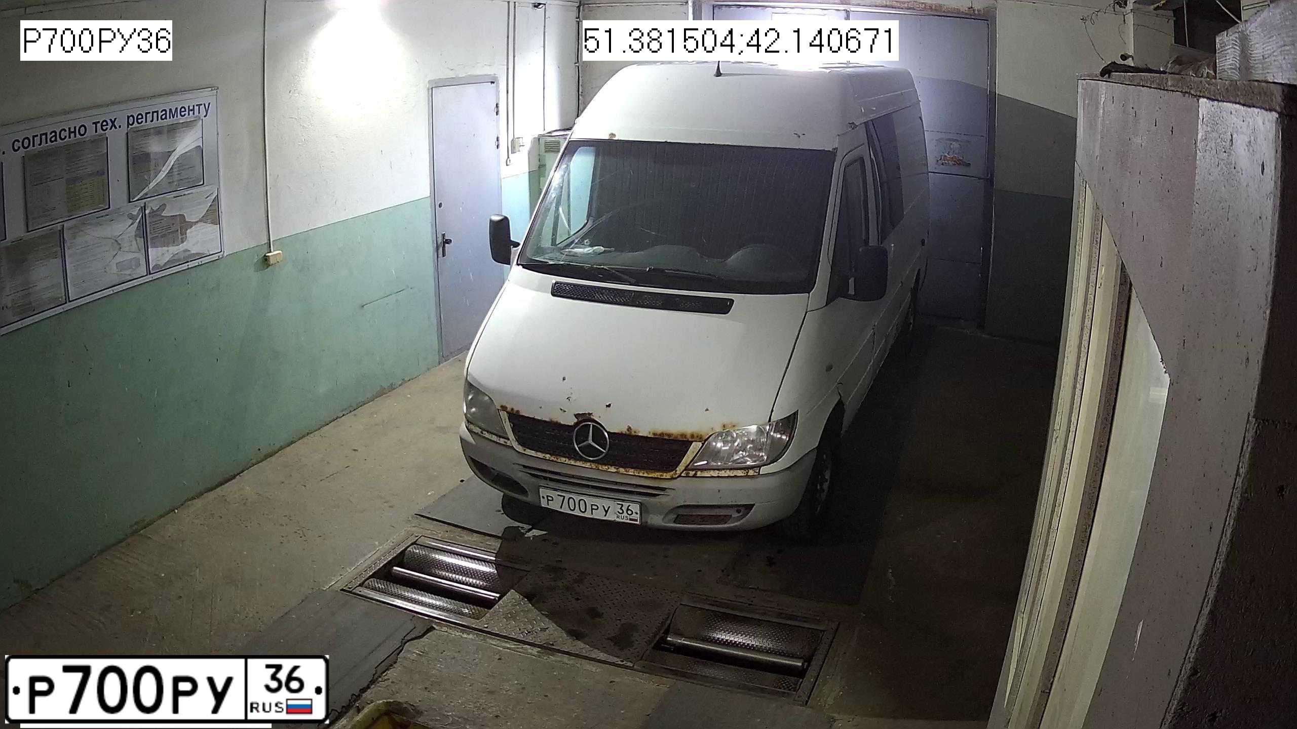 Фото автомобиля MERCEDES SPRINTER, 2005 — госномер К747ТК48. Цвет: Белый