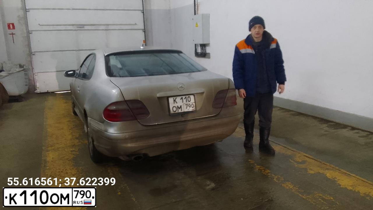 Фото автомобиля MERCEDES CLK-KLASSE, 2001 — госномер О888ОА98. Цвет: СЕРЕБРИСТЫЙ