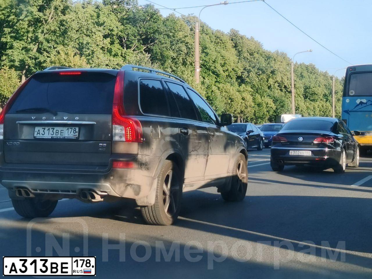 Фото автомобиля VOLVO XC90, 2014 — госномер А313ВЕ178. Цвет: СЕРО-БРОНЗОВЫЙ