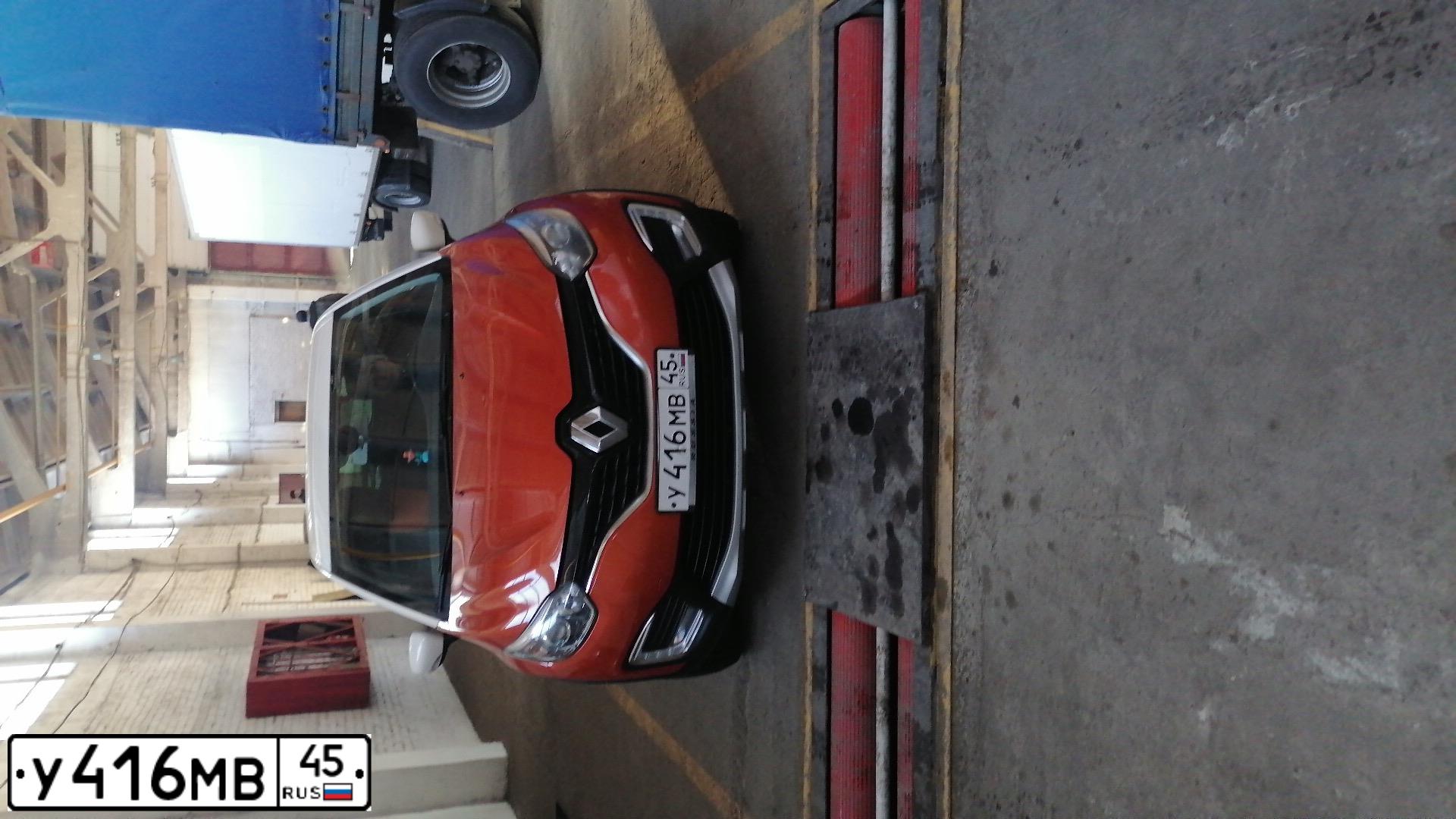 Фото автомобиля RENAULT KAPTUR, 2017 — госномер У416МВ45. Цвет: оранжевый/светло-бежевый