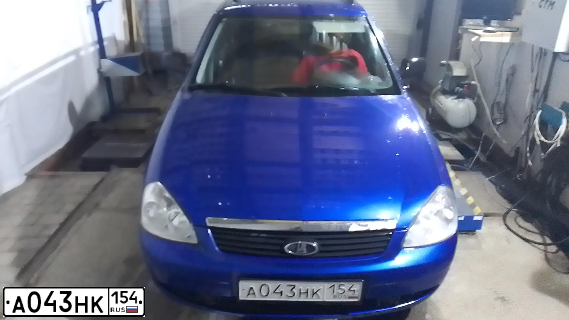 Фото автомобиля LADA 2171 PRIORA, 2010 — госномер А043НК154. Цвет: СИНИЙ
