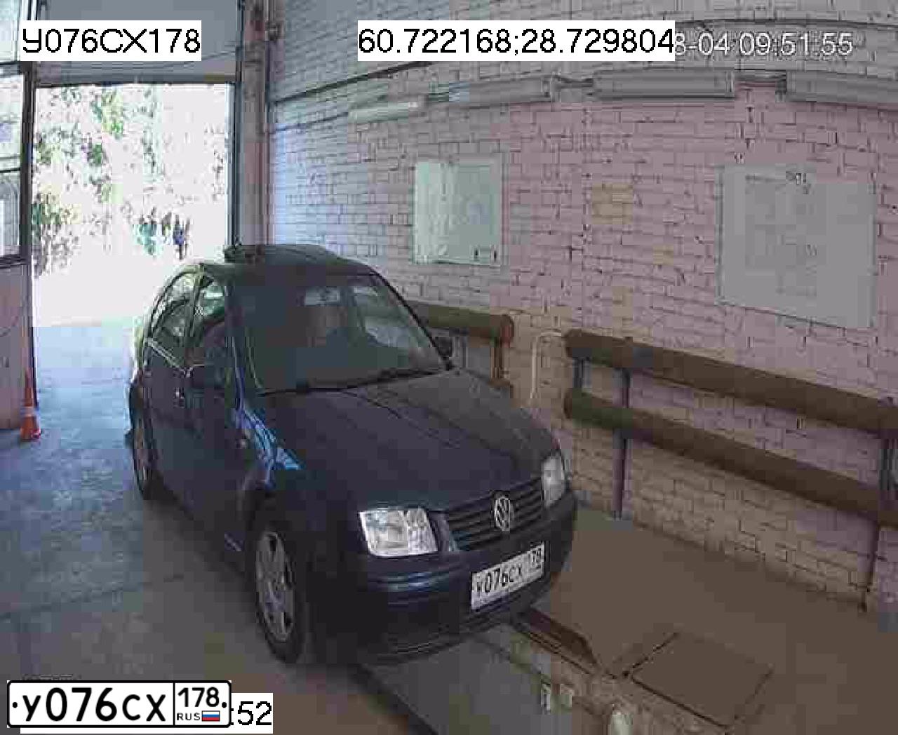 Фото автомобиля VOLKSWAGEN JETTA, 2001 — госномер У076СХ178. Цвет: синий