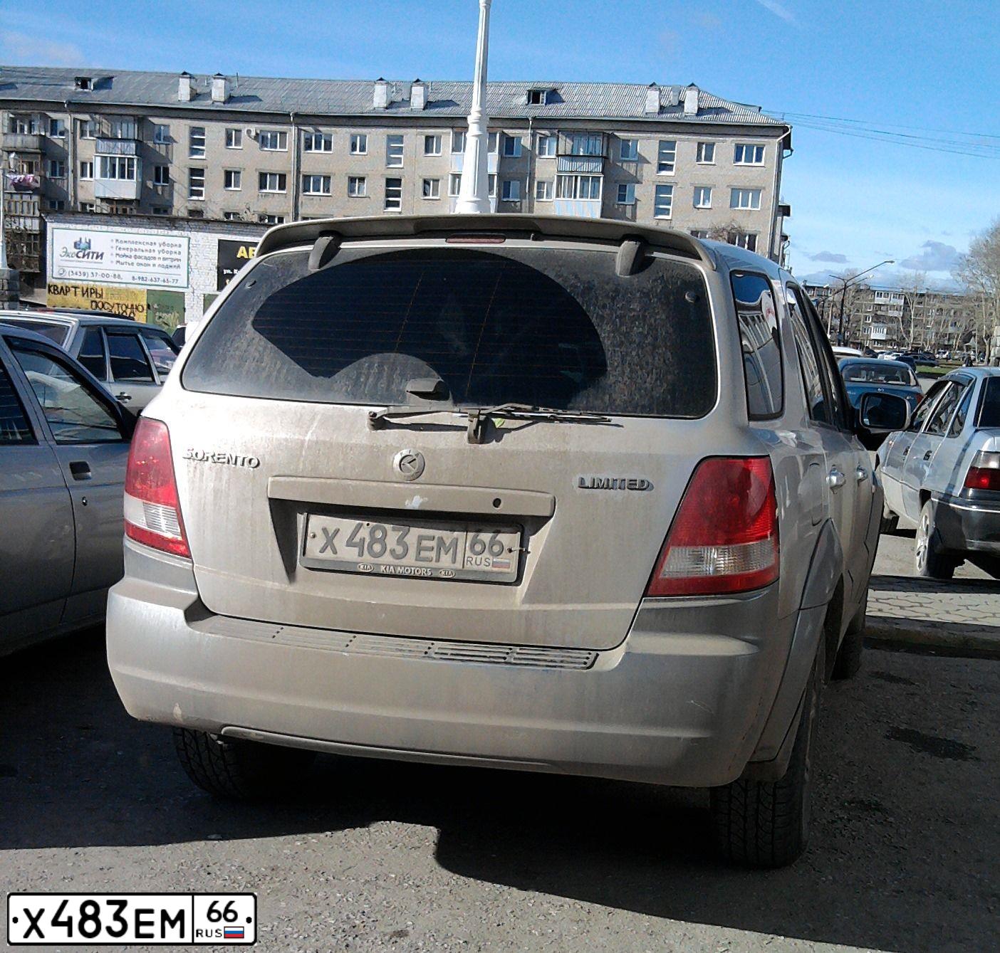 Фото автомобиля KIA SORENTO, 2003 — госномер Х483ЕМ66. Цвет: Серый