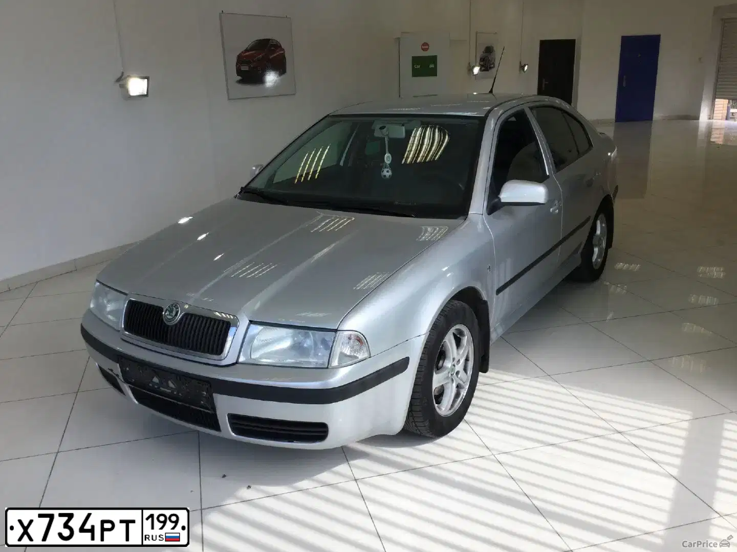 Фото автомобиля SKODA OCTAVIA, 2009 — госномер К345УЕ82. Цвет: СЕРЫЙ