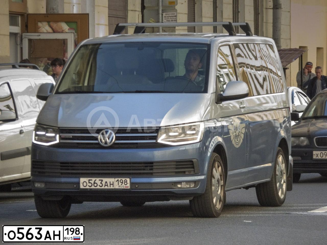 Фото автомобиля VOLKSWAGEN MULTIVAN, 2015 — госномер О563АН198. Цвет: СИНИЙ СЕРЕБРИСТЫЙ