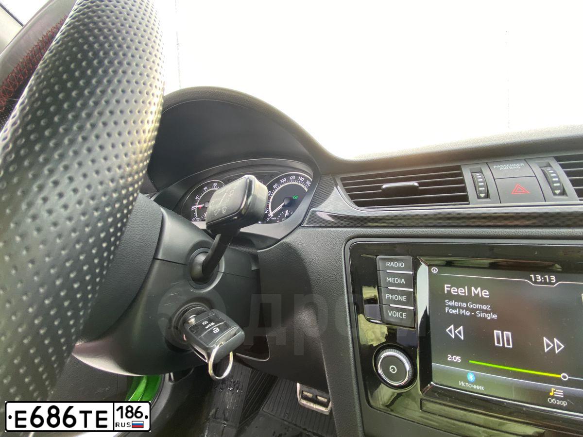 Фото автомобиля SKODA RAPID, 2018 — госномер Е686ТЕ186. Цвет: ЗЕЛЕНЫЙ
