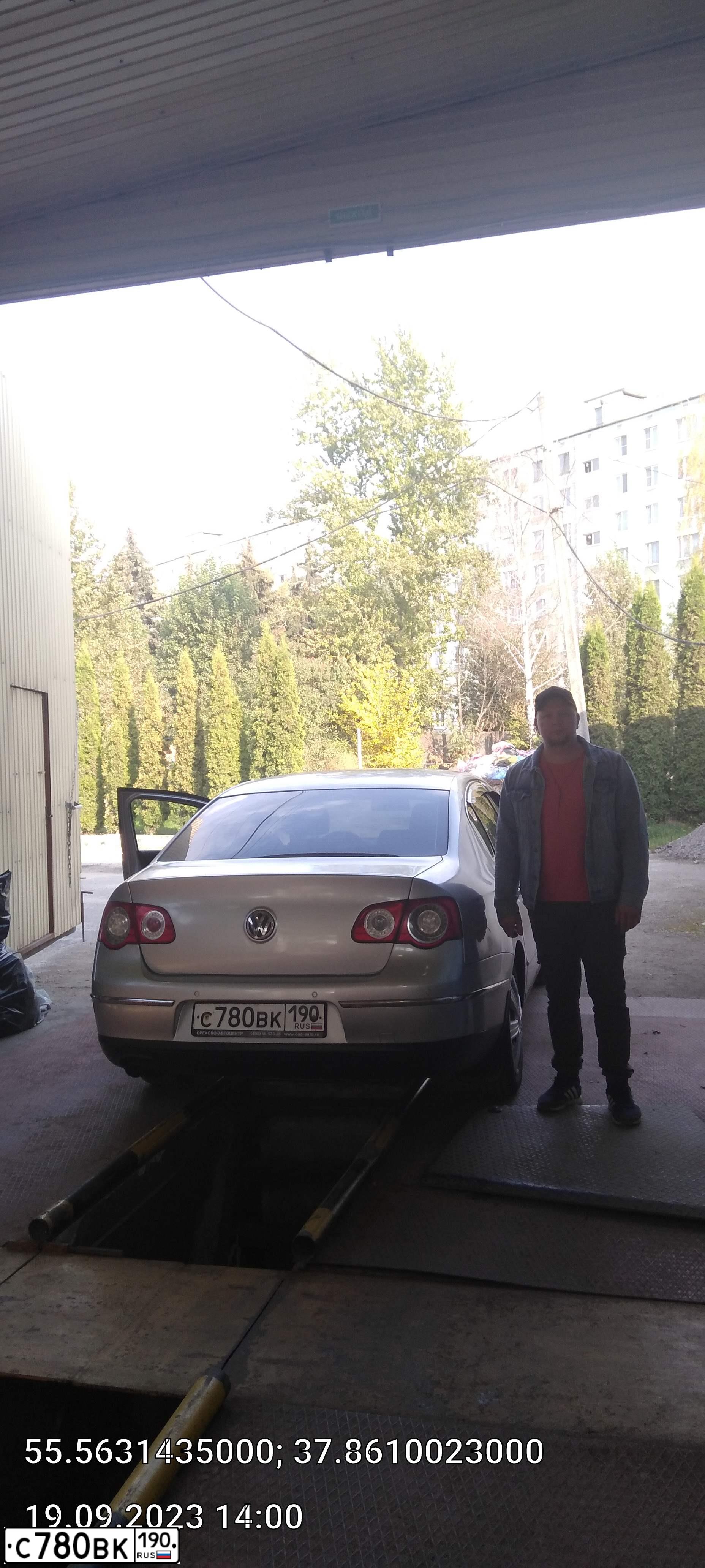 Фото автомобиля VOLKSWAGEN PASSAT, 2006 — госномер Р251АТ32. Цвет: СЕРЫЙ МЕТАЛЛИК