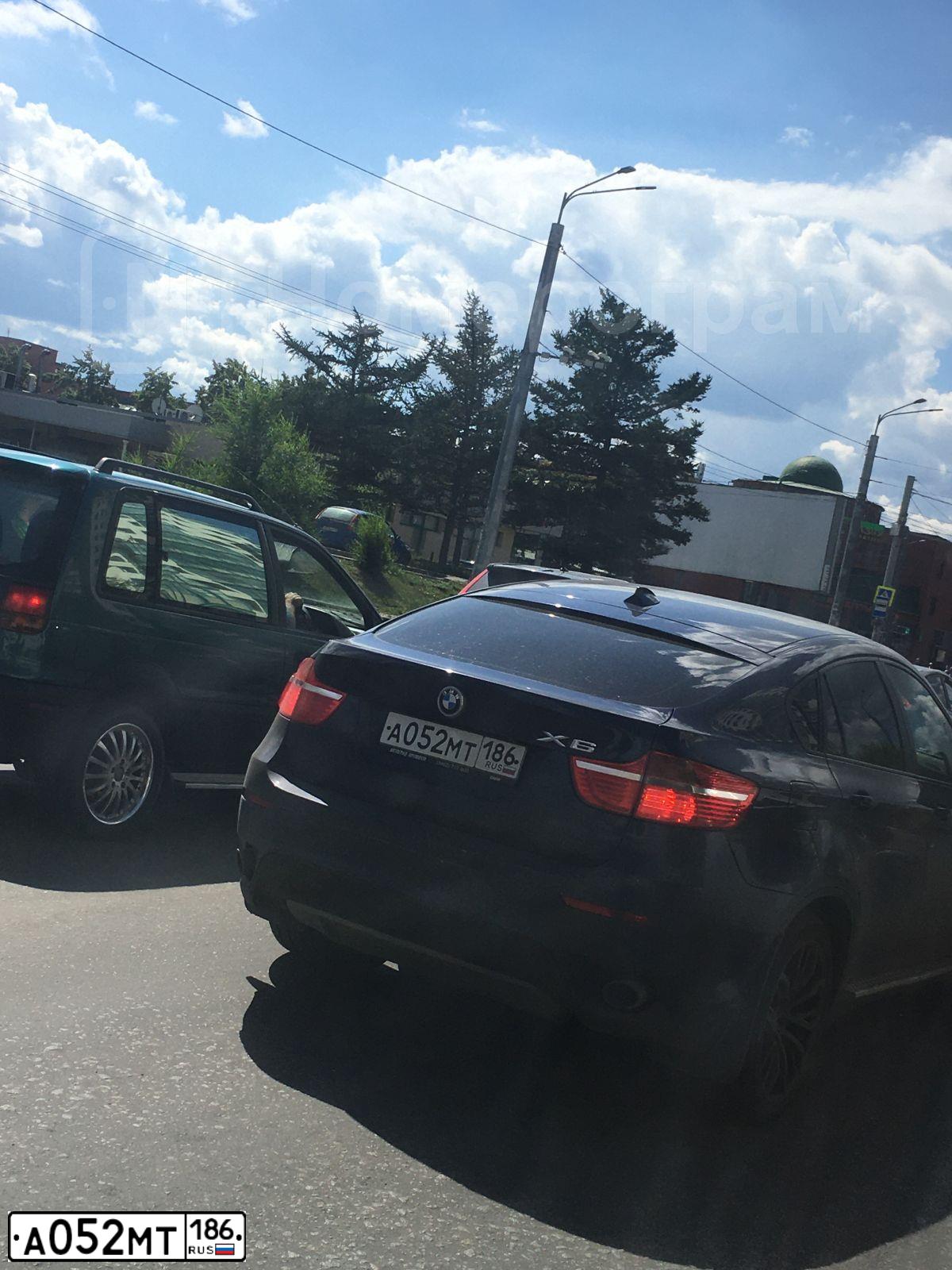 Фото автомобиля BMW X6, 2008 — госномер А025МТ186. Цвет: СИНИЙ
