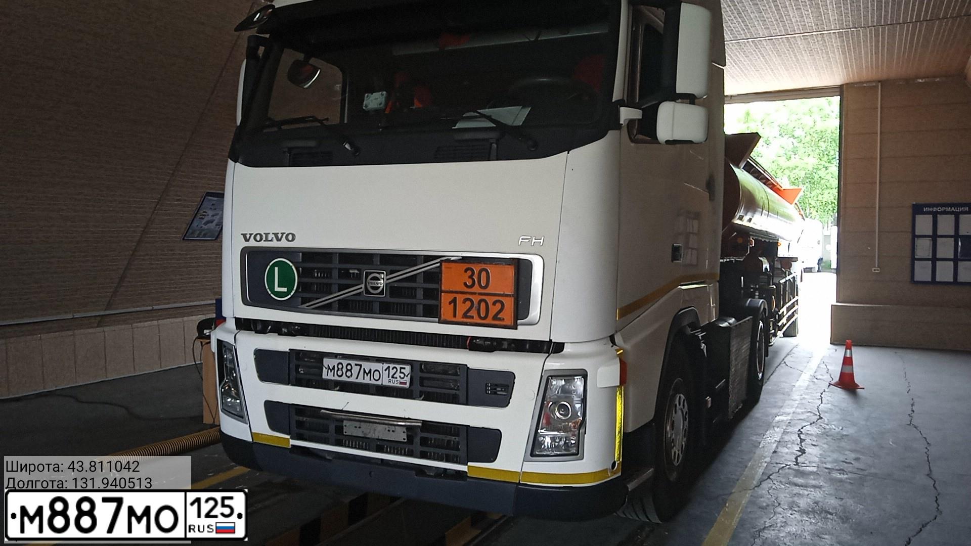 Фото автомобиля VOLVO FN TRUCK 4*2, 2008 — госномер М887МО125