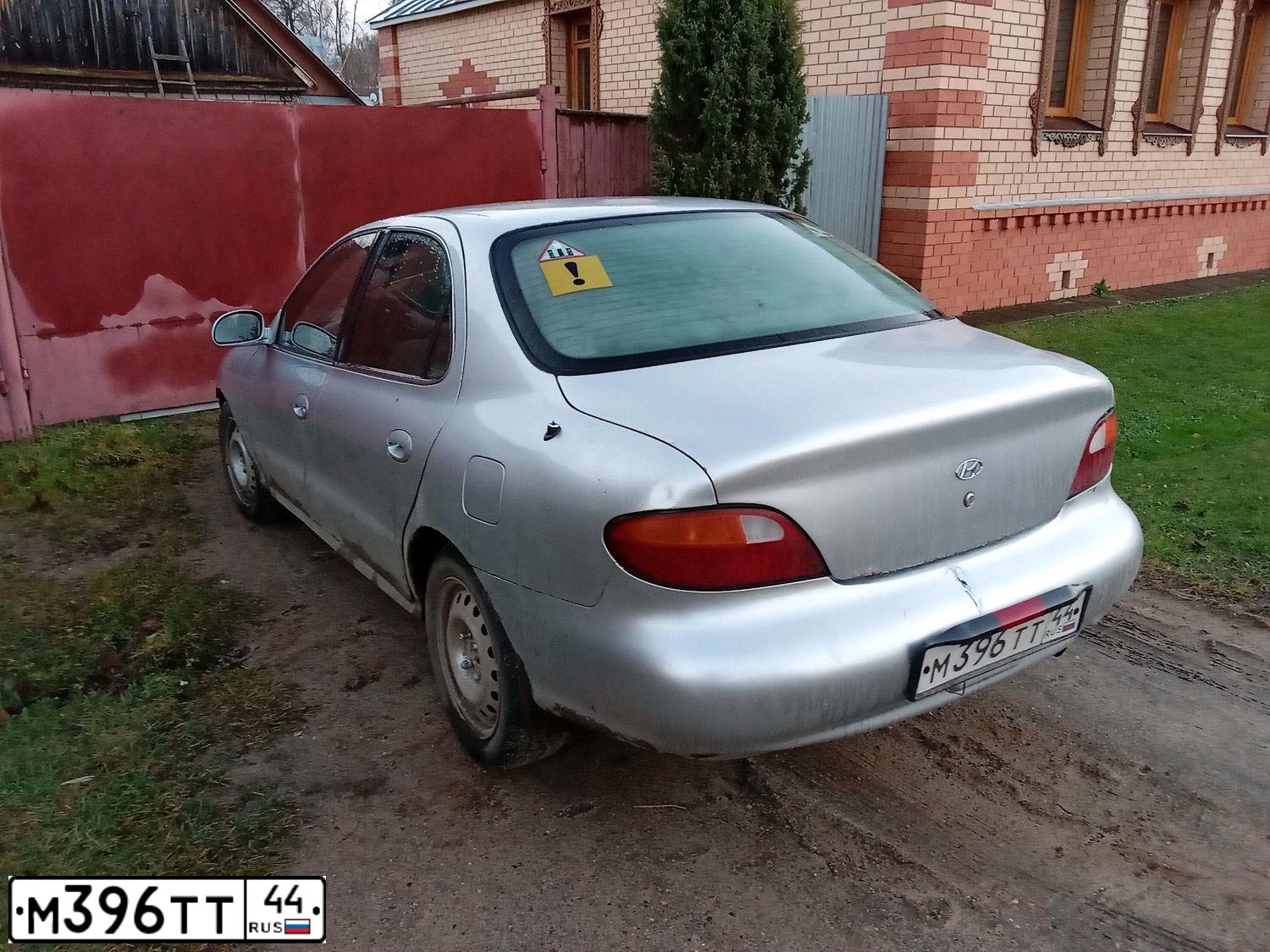 Фото автомобиля HYUNDAI AVANTE, 1997 — госномер М396ТТ44. Цвет: СЕРЫЙ