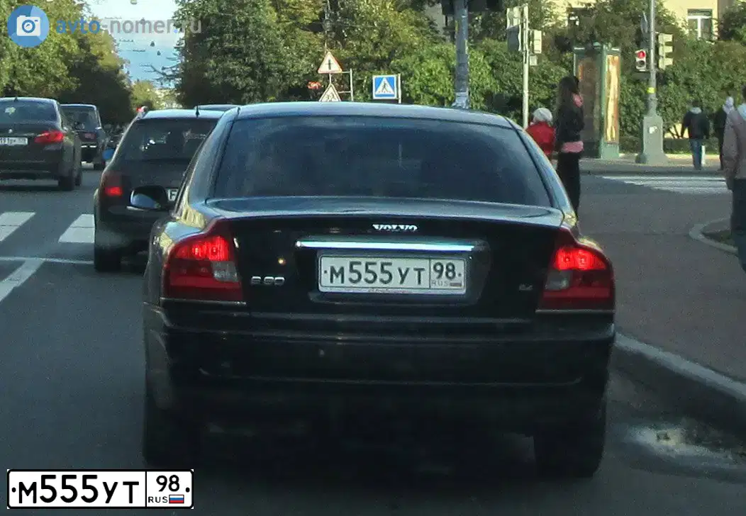 Фото автомобиля VOLVO XC90, 2012 — госномер М555УТ98. Цвет: СИНИЙ