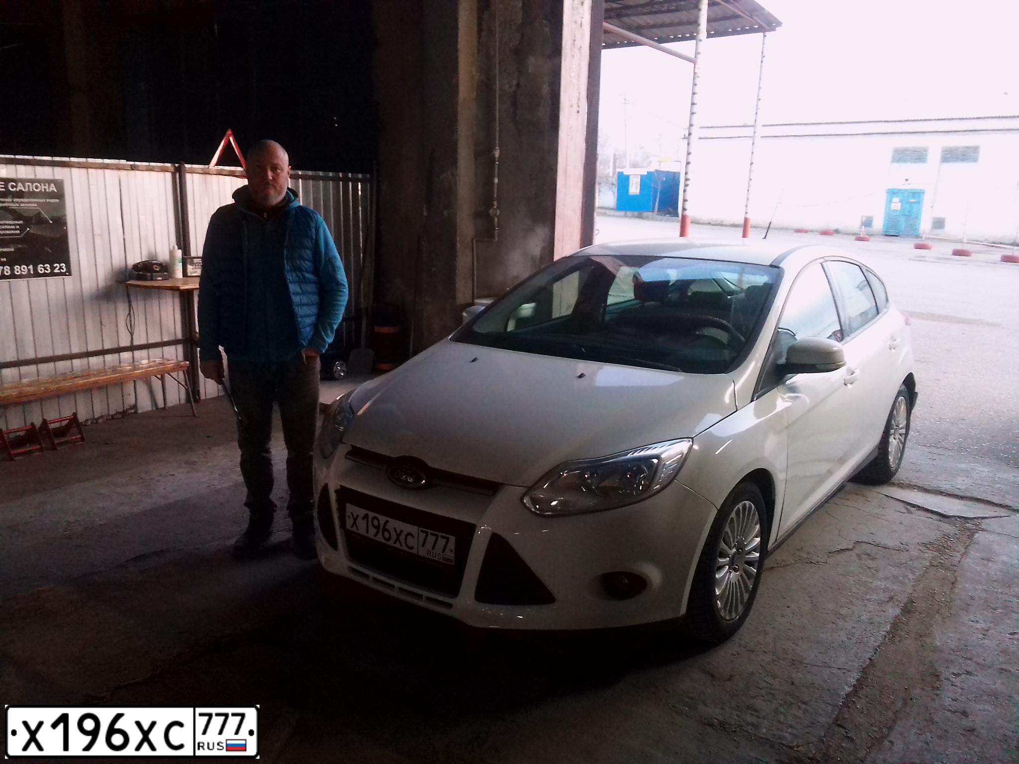 Фото автомобиля FORD FOCUS, 2012 — госномер В462ВХ92. Цвет: Белый