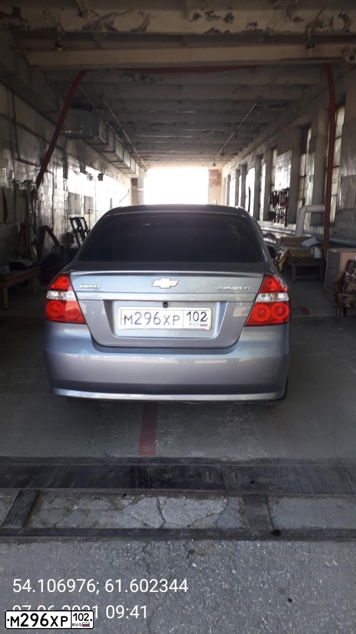 Фото автомобиля CHEVROLET AVEO, 2010 — госномер М296ХР102. Цвет: Серый