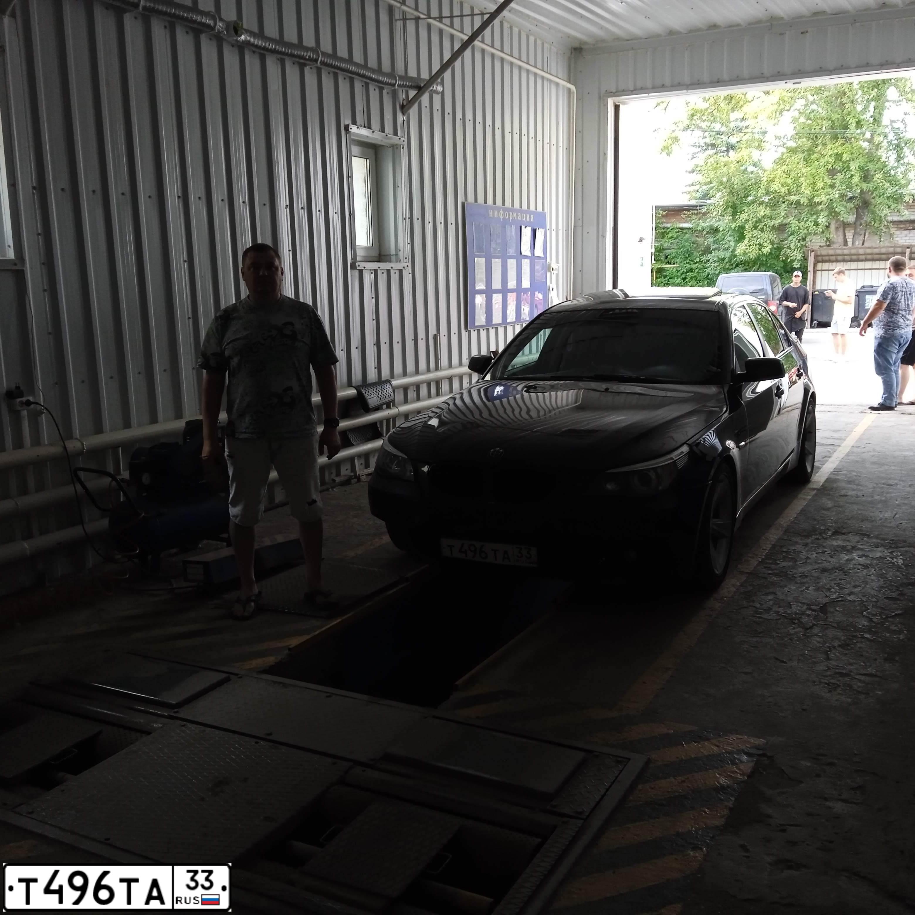 Фото автомобиля BMW SERIE 5, 2003 — госномер В605МХ797. Цвет: ЧЕРНЫЙ