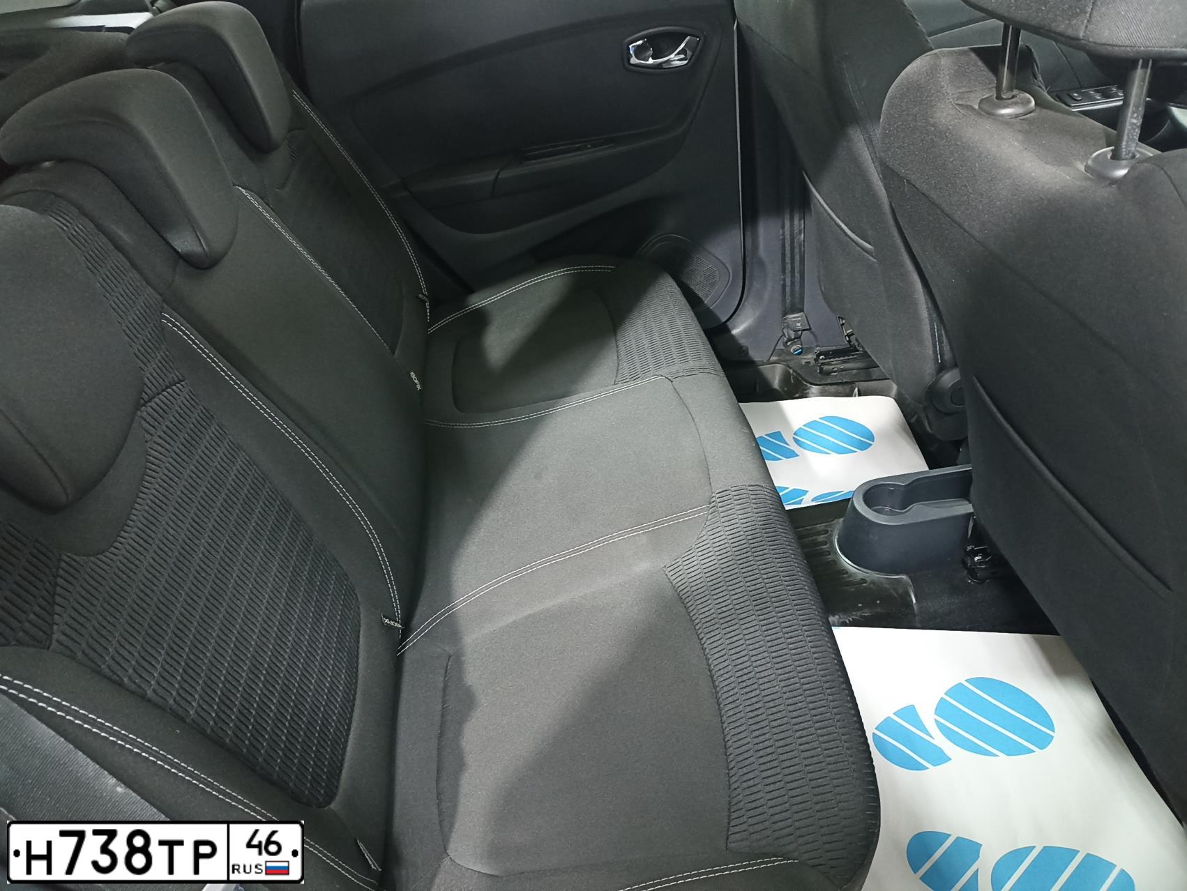 Фото автомобиля RENAULT KAPTUR, 2018 — госномер Р594АМ46. Цвет: СВЕТЛО-СЕРЫЙ