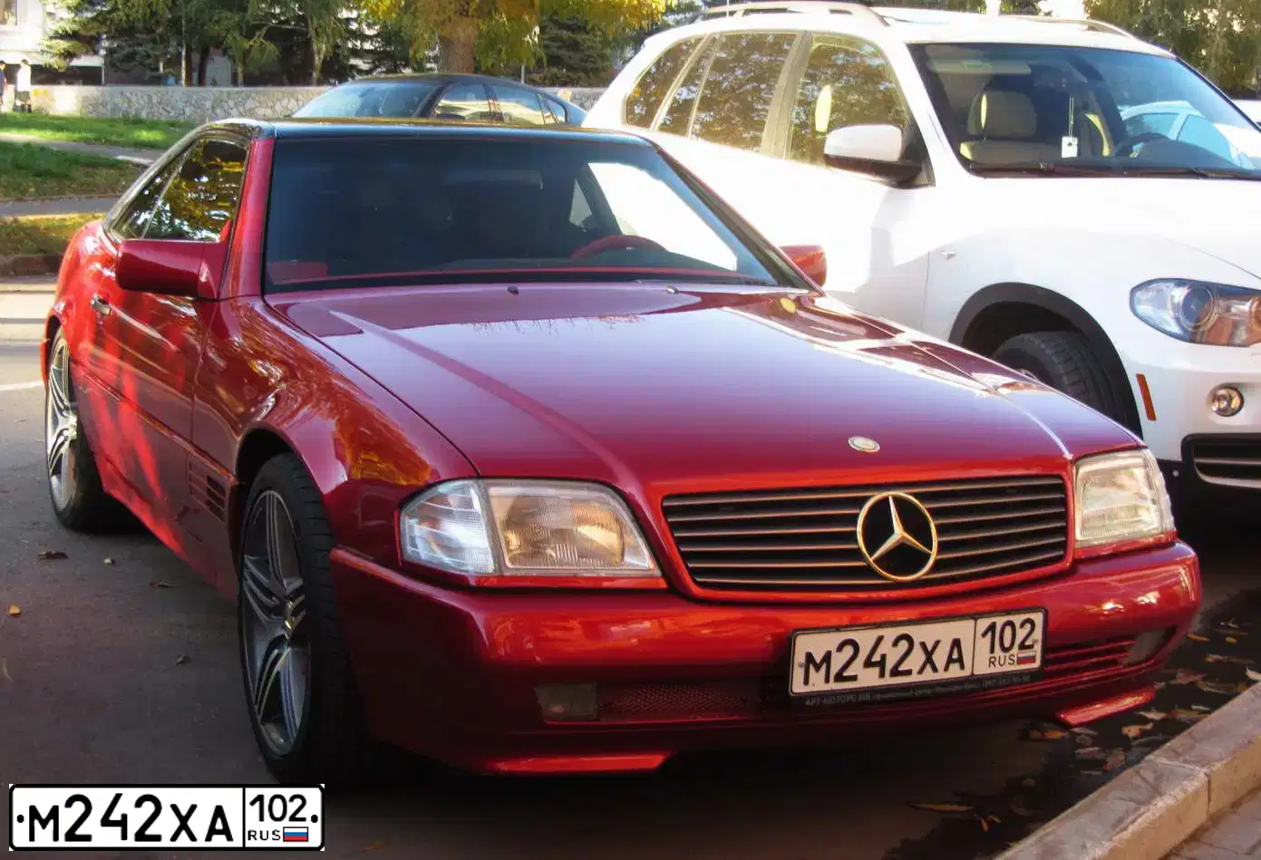 Фото автомобиля MERCEDES SL-KLASSE, 1991 — госномер М242ХА102. Цвет: КРАСНЫЙ