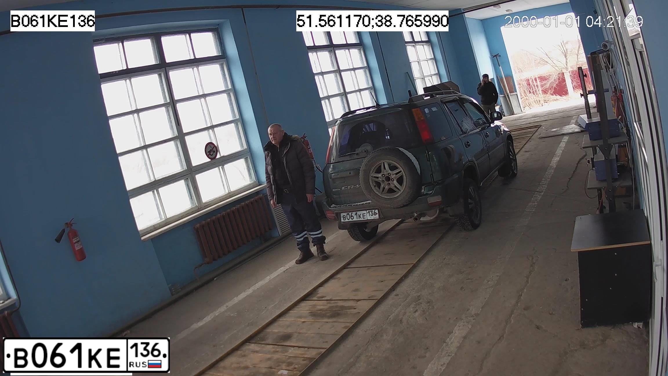 Фото автомобиля HONDA CR-V, 2000 — госномер В061КЕ136. Цвет: ЗЕЛЕНЫЙ