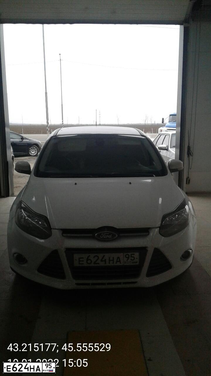 Фото автомобиля FORD FOCUS, 2012 — госномер К013КС95. Цвет: Белый