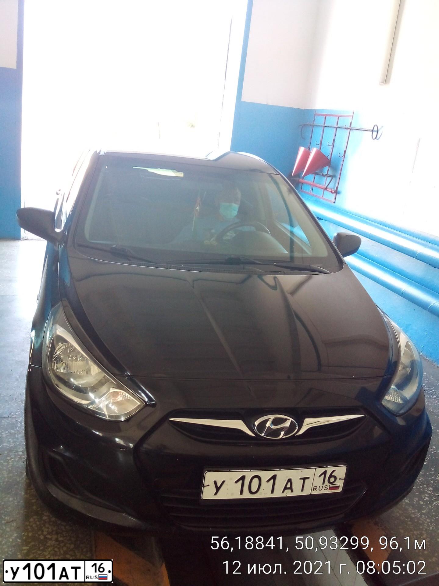 Фото автомобиля HYUNDAI SOLARIS, 2013 — госномер У101АТ16. Цвет: ЧЕРНЫЙ