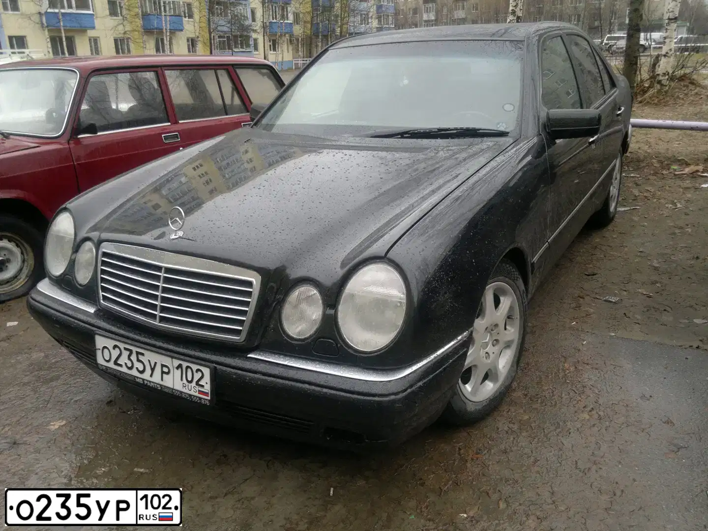 Фото автомобиля MERCEDES E-KLASSE, 1997 — госномер О778ТУ86. Цвет: ЧЕРНЫЙ