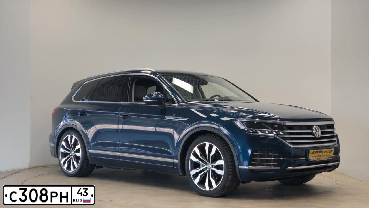 Фото автомобиля VOLKSWAGEN TOUAREG, 2020 — госномер М007НР43. Цвет: синий