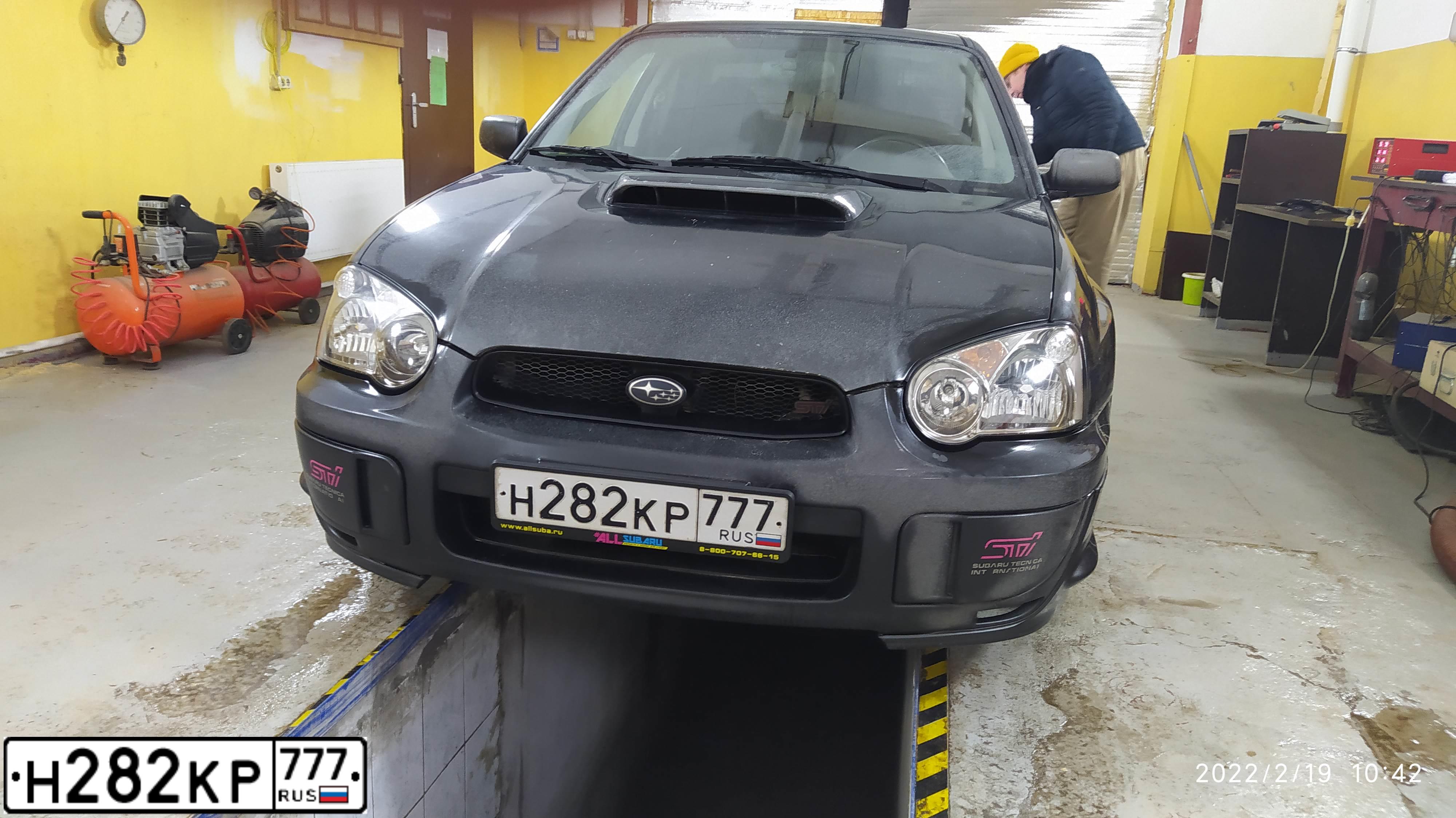 Фото автомобиля SUBARU IMPREZA, 2004 — госномер О426ТУ33. Цвет: ЧЕРНЫЙ