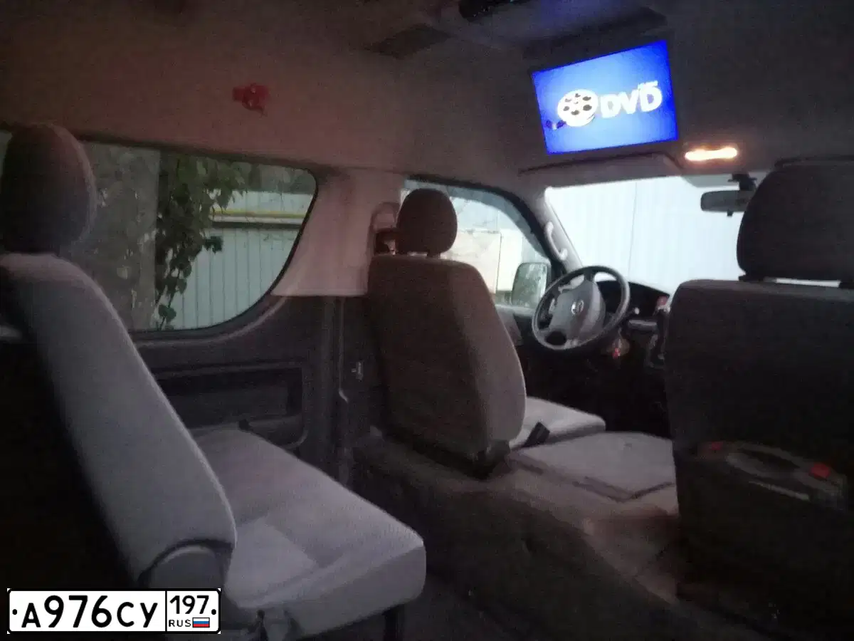 Фото автомобиля TOYOTA HIACE, 2012 — госномер А976СУ197. Цвет: Белый