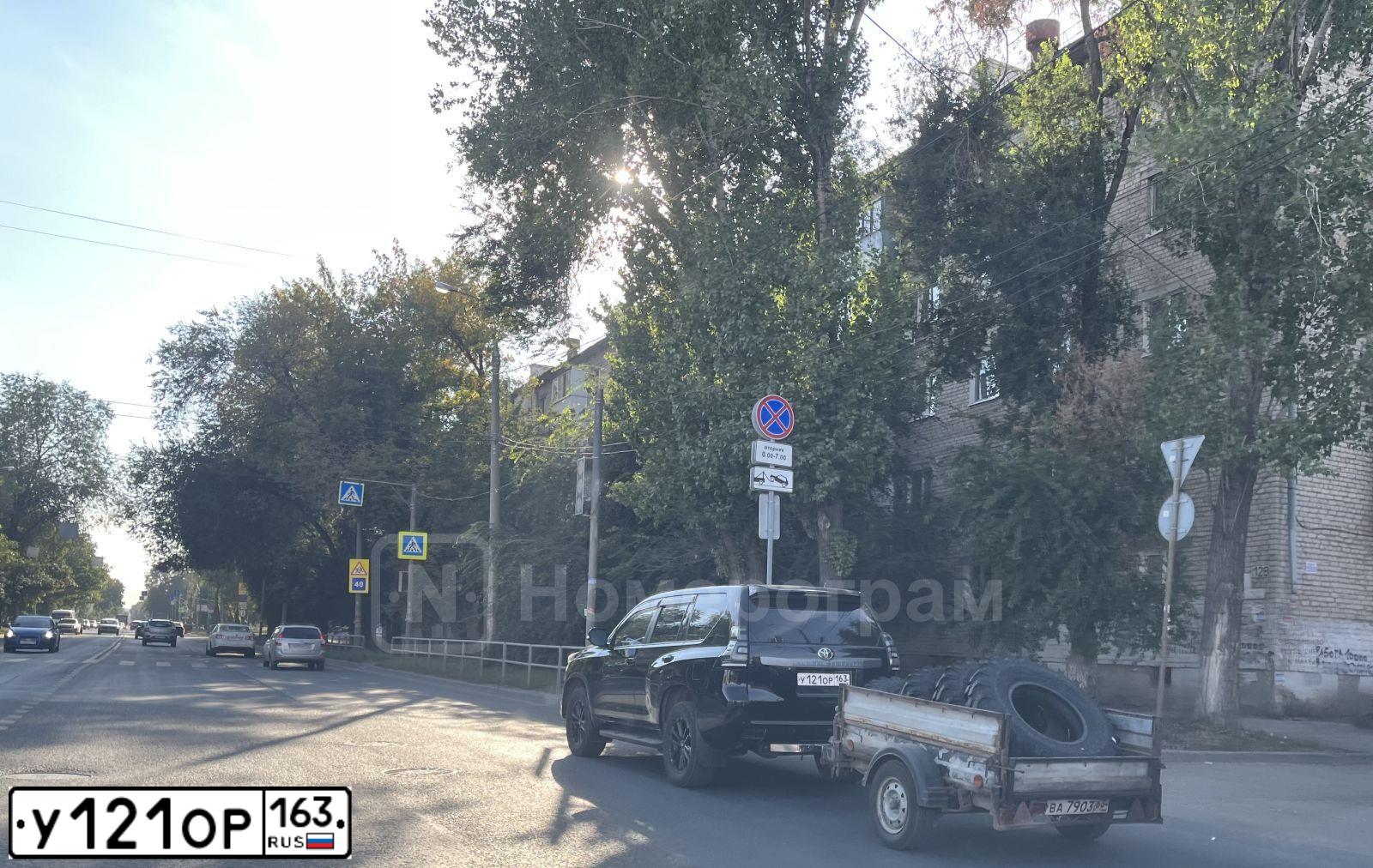 Фото автомобиля TOYOTA LANDCRUISER, 2016 — госномер У121ОР163. Цвет: ЧЕРНЫЙ