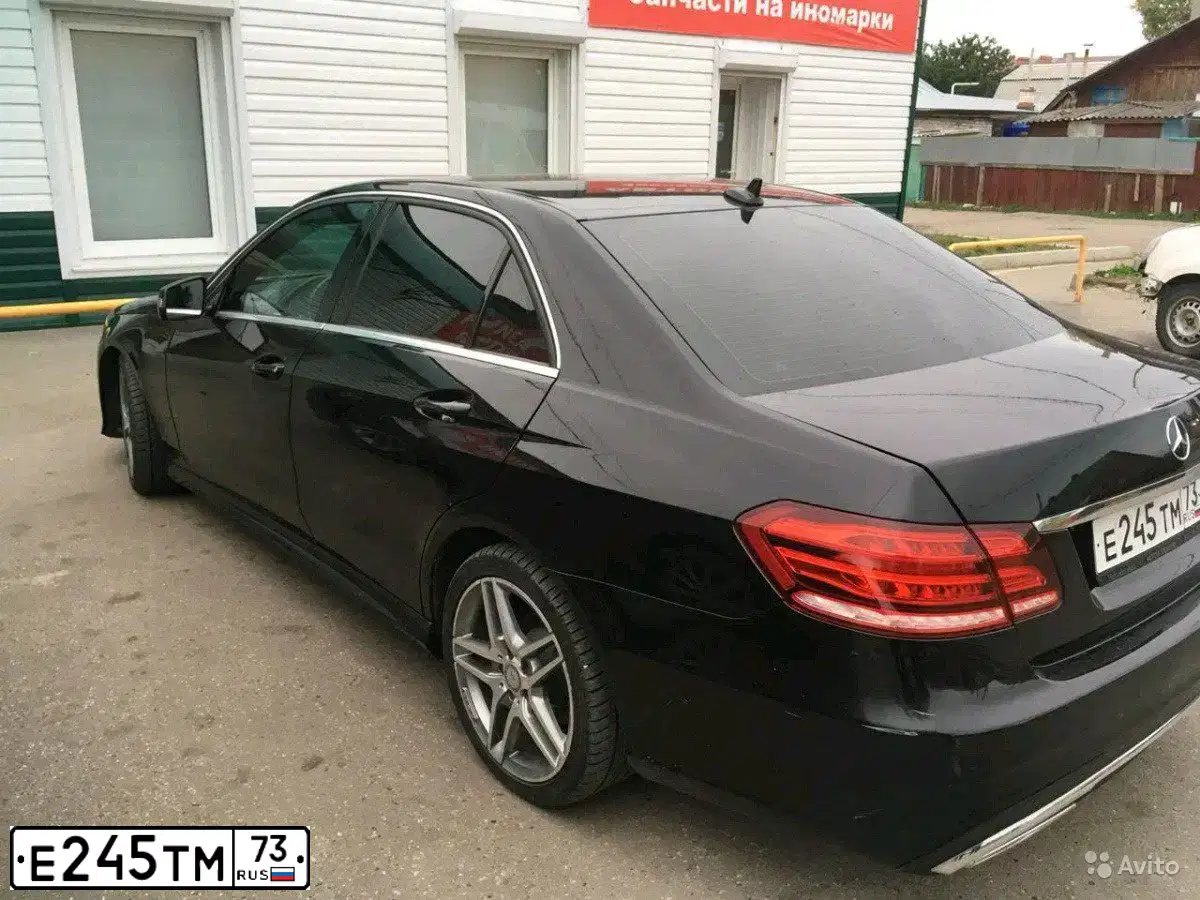 Фото автомобиля MERCEDES E-KLASSE, 2013 — госномер Е245ТМ73. Цвет: ЧЕРНЫЙ