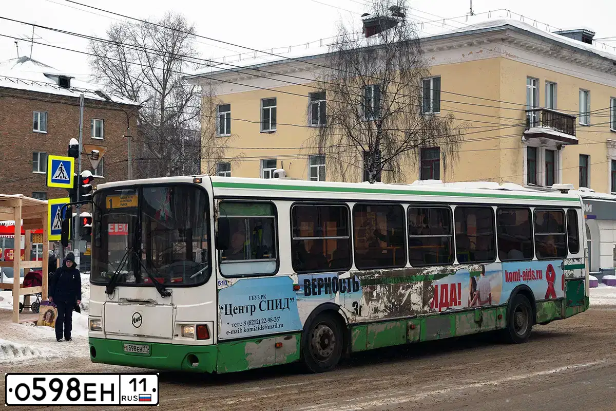 Фото автомобиля LIAZ 5256, 2009 — госномер О598ЕН11. Цвет: БЕЛО-ЗЕЛЕНЫЙ