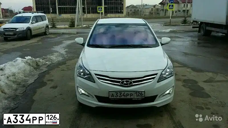 Фото автомобиля HYUNDAI SOLARIS, 2014 — госномер К327ЕР790. Цвет: Белый