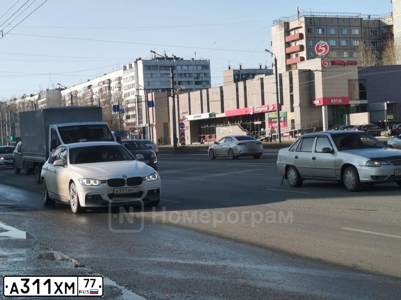 Фото автомобиля BMW SERIE 3, 2013 — госномер Е790СР89. Цвет: Белый