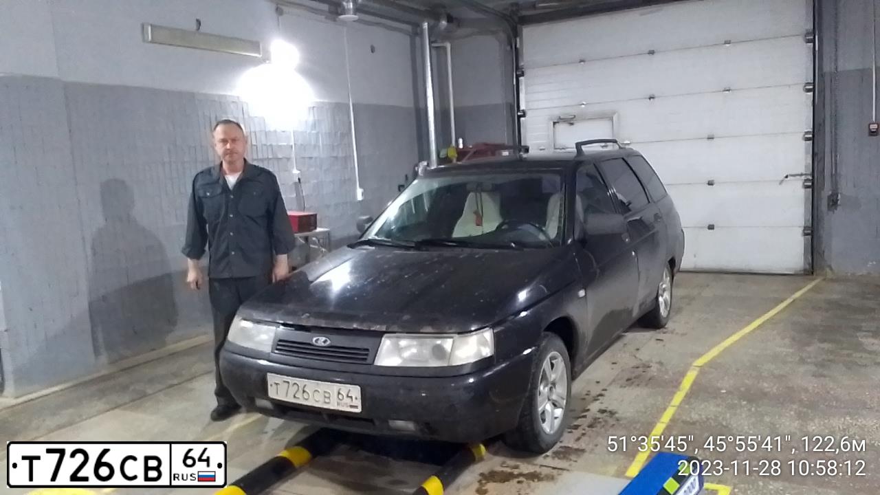 Фото автомобиля LADA 2111, 2009 — госномер Т726СВ64. Цвет: Сине-Черный
