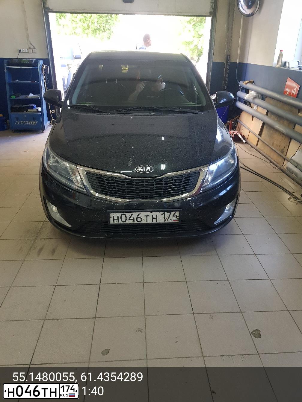 Фото автомобиля KIA RIO, 2014 — госномер Н046ТН174. Цвет: ЧЕРНЫЙ