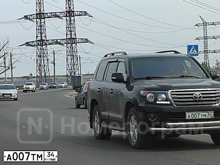 Фото автомобиля TOYOTA LANDCRUISER 200, 2008 — госномер А007ТМ34. Цвет: ЧЕРНЫЙ