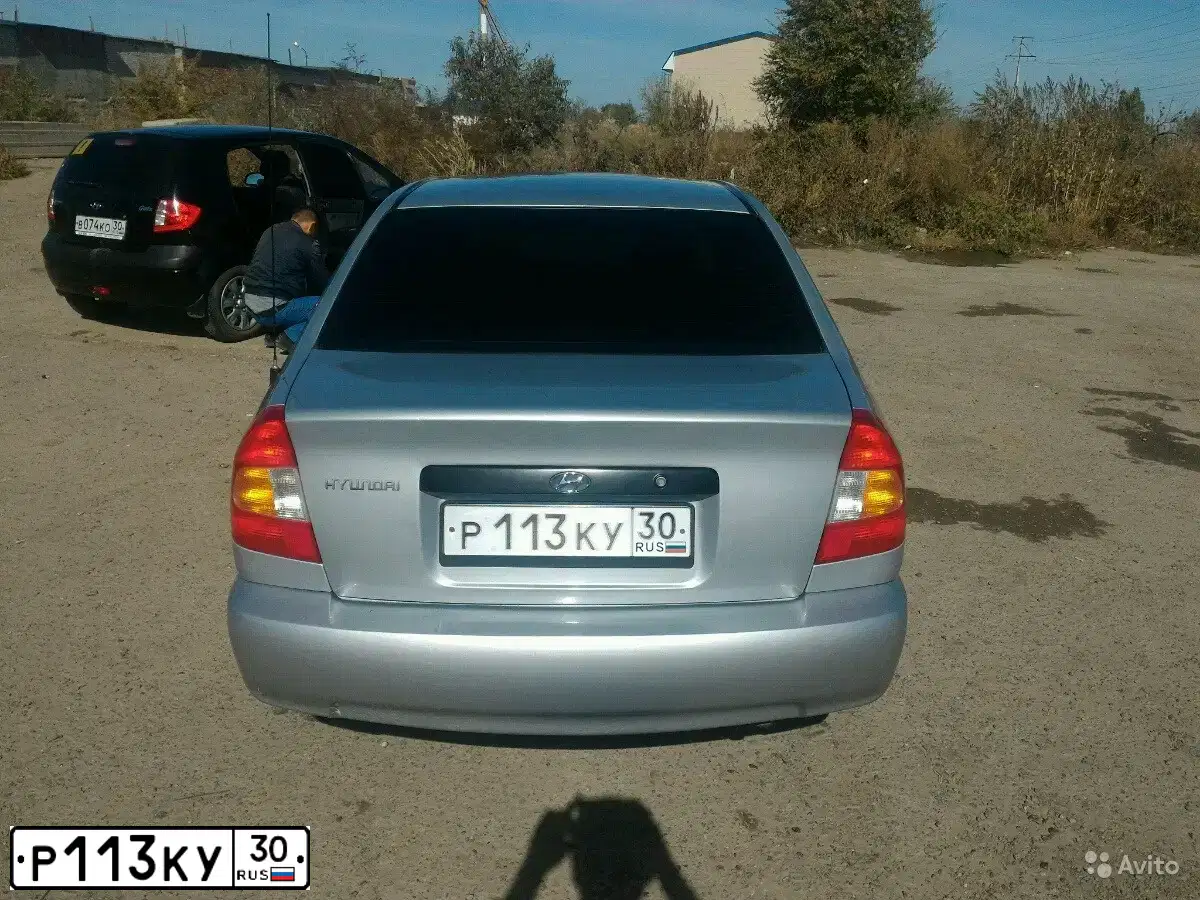 Фото автомобиля TAGAZ ACCENT, 2005 — госномер Р113КУ30. Цвет: Серебристый